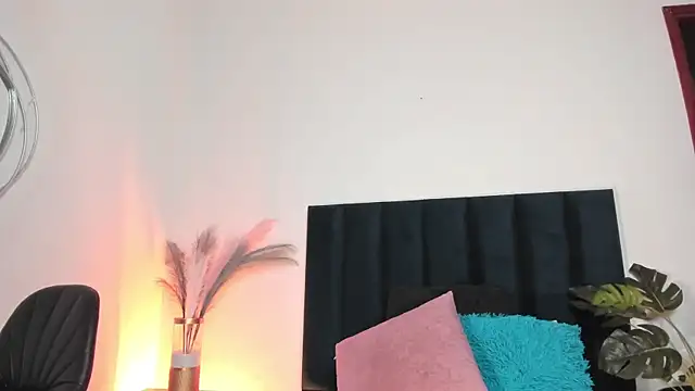 Snapshot of NoraDasilva chatting on October 17, 12:36 am NoraDasilva online show from October 17, 12:36 am