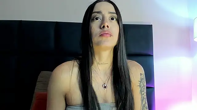 Snapshot of NoraDasilva chatting on November 6, 12:11 am NoraDasilva online show from November 6, 12:11 am