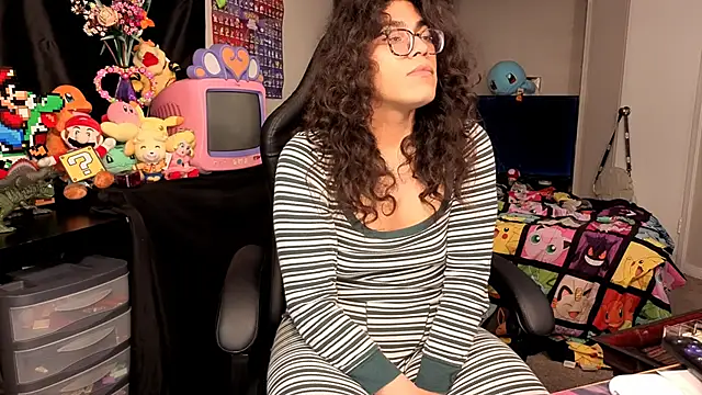 Snapshot of ShinyCherub chatting on November 4, 1:16 am ShinyCherub online show from November 4, 1:16 am