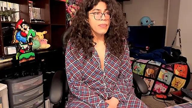 Snapshot of ShinyCherub chatting on November 6, 1:06 am ShinyCherub online show from November 6, 1:06 am