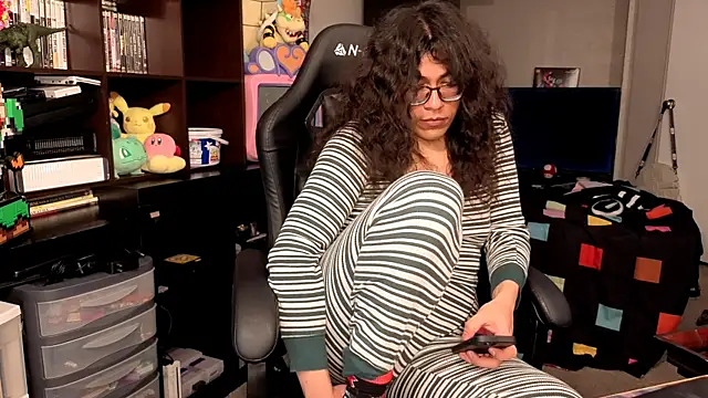 Snapshot of ShinyCherub chatting on November 7, 1:16 am ShinyCherub online show from November 7, 1:16 am