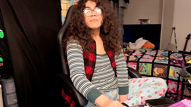 Snapshot of ShinyCherub chatting on November 30, 6:39 am ShinyCherub online show from November 30, 6:39 am