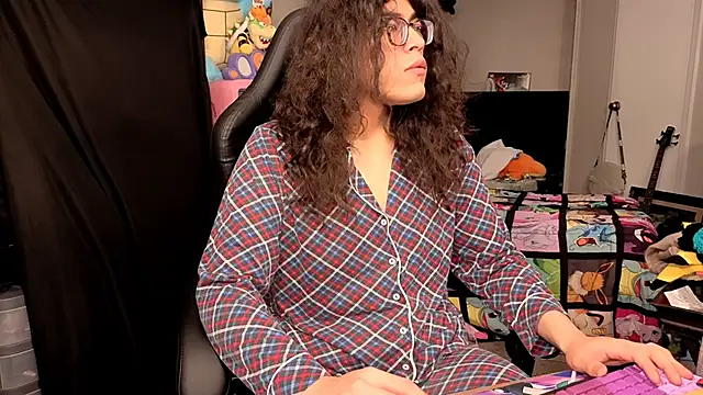 Snapshot of ShinyCherub chatting on November 30, 10:14 pm ShinyCherub online show from November 30, 10:14 pm