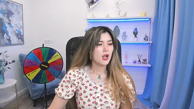 AnneTLi online show from April 28, 3:22 am
