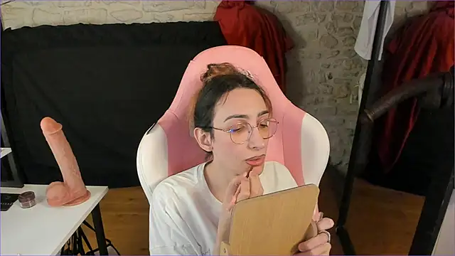 Snapshot of Mayala__ chatting on March 19, 6:34 pm Mayala online show from March 19, 6:34 pm