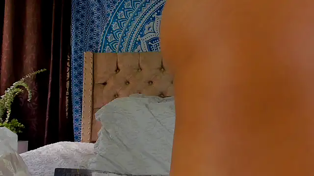 KeryHillson online show from December 22, 1:22 pm