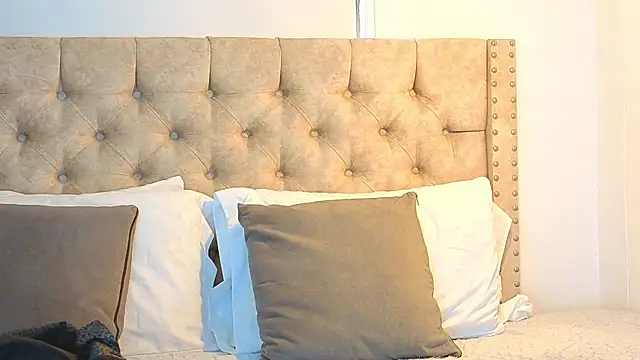 KeryHillson online show from October 30, 12:06 pm