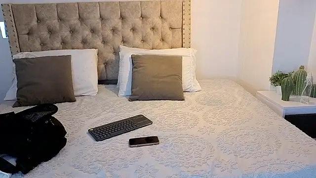 KeryHillson online show from January 17, 1:16 pm