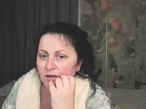 Snapshot of Lillian2 chatting on June 14, 2:41 pm Lillian2 online show from June 14, 2:41 pm
