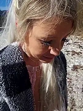 Snapshot of Sexy_Sparkling_ chatting on March 3, 11:11 am Sexy Sparkling online show from March 3, 11:11 am