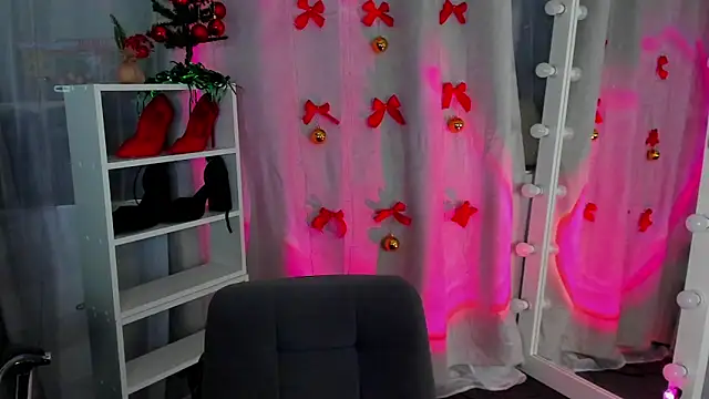 MipsyMipson online show from December 3, 1:43 pm