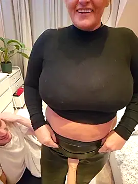 Snapshot of Isabellaa04 chatting on November 14, 3:44 pm Isabellaa04 online show from November 14, 3:44 pm