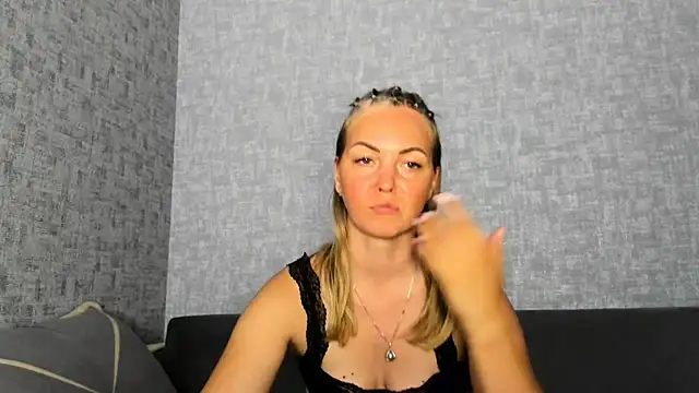 iam Venus online show from July 15, 2:33 pm