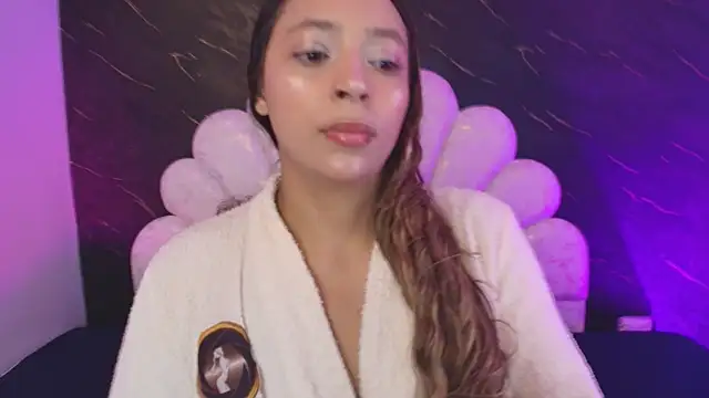 Snapshot of _MiaBrown_ chatting on May 6, 12:10 pm MiaBrown online show from May 6, 12:10 pm