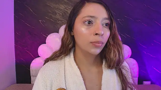 Snapshot of _MiaBrown_ chatting on May 7, 12:10 pm MiaBrown online show from May 7, 12:10 pm