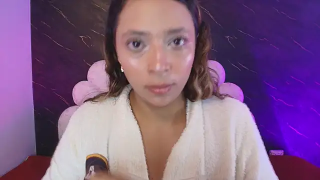 Snapshot of _MiaBrown_ chatting on May 19, 12:11 pm MiaBrown online show from May 19, 12:11 pm