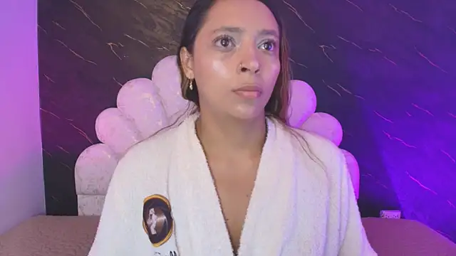 Snapshot of _MiaBrown_ chatting on May 20, 12:00 pm MiaBrown online show from May 20, 12:00 pm