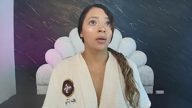 Snapshot of _MiaBrown_ chatting on May 30, 12:13 pm MiaBrown online show from May 30, 12:13 pm