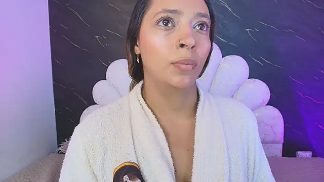 Snapshot of _MiaBrown_ chatting on May 31, 12:12 pm MiaBrown online show from May 31, 12:12 pm