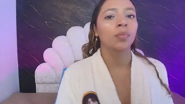 Snapshot of _MiaBrown_ chatting on June 9, 12:06 pm MiaBrown online show from June 9, 12:06 pm