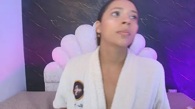 Snapshot of _MiaBrown_ chatting on June 10, 12:04 pm MiaBrown online show from June 10, 12:04 pm