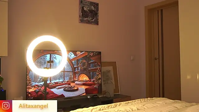 Snapshot of AlitaXAngelic chatting on December 17, 8:21 pm AlitaXAngelic online show from December 17, 8:21 pm