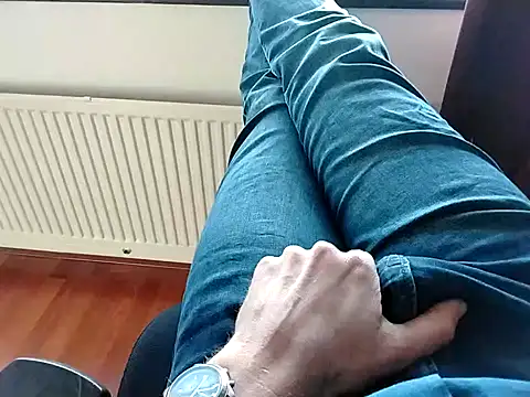 Snapshot of jk1981jk chatting on March 12, 4:24 pm jk1981jk online show from March 12, 4:24 pm