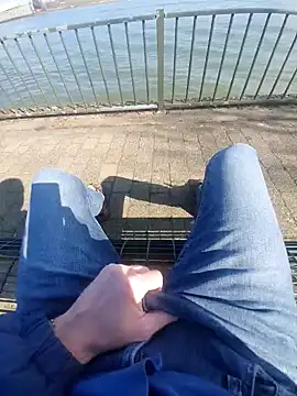 Snapshot of jk1981jk chatting on March 20, 11:05 am jk1981jk online show from March 20, 11:05 am