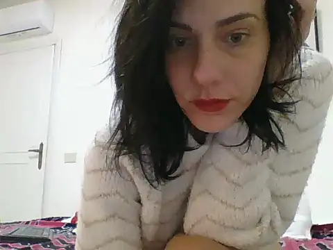 Emyly83 online show from December 8, 8:15 pm