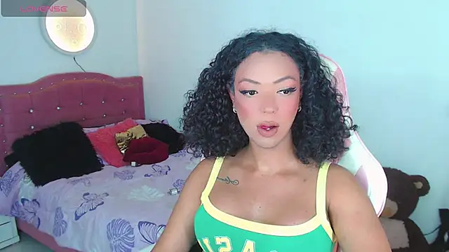 Snapshot of Tanedra_collings chatting on July 27, 2:40 am Tanedra collings online show from July 27, 2:40 am