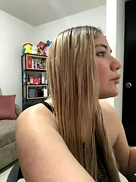 Snapshot of Celestedubois chatting on November 19, 9:59 pm Celestedubois online show from November 19, 9:59 pm