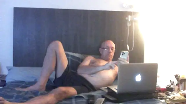 Snapshot of dazuk4513 chatting on July 6, 10:23 pm dazuk4513 online show from July 6, 10:23 pm