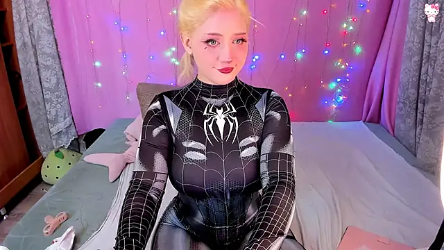 Snapshot of LucySugarMilk chatting on January 4, 5:16 am LucySugarMilk online show from January 4, 5:16 am
