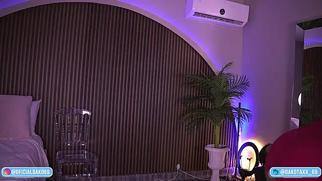 Snapshot of Dakota_Lee chatting on October 24, 3:03 am Dakota Lee online show from October 24, 3:03 am