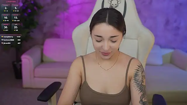 Jasmine Flow online show from January 27, 7:45 am