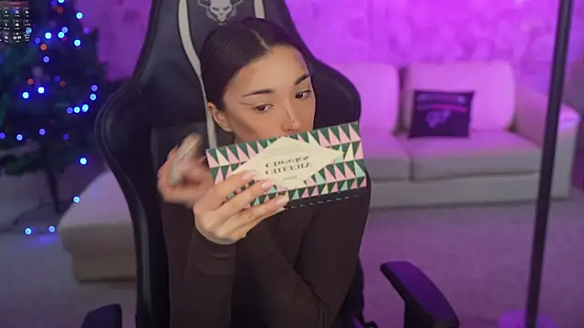 Jasmine Flow online show from December 17, 8:20 am