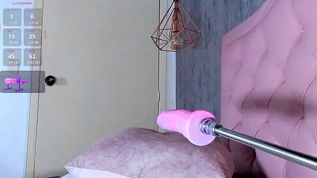 naomidibello online show from March 1, 7:37 pm