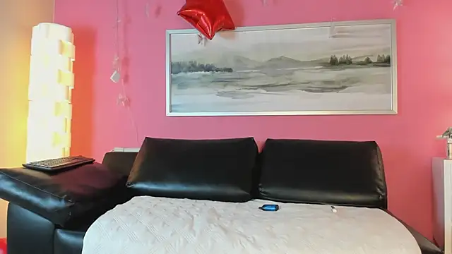 Snapshot of Tiffanysurez_ chatting on February 17, 2:04 pm Tiffanysurez online show from February 17, 2:04 pm