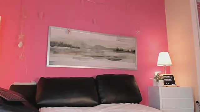 Snapshot of Tiffanysurez_ chatting on February 20, 1:08 pm Tiffanysurez online show from February 20, 1:08 pm