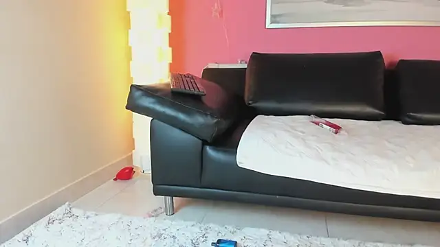 Snapshot of Tiffanysurez_ chatting on February 22, 1:02 pm Tiffanysurez online show from February 22, 1:02 pm