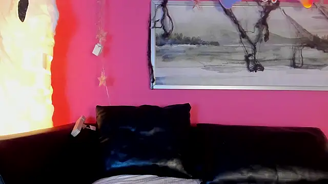 Snapshot of Tiffanysurez_ chatting on October 29, 8:43 pm Tiffanysurez online show from October 29, 8:43 pm