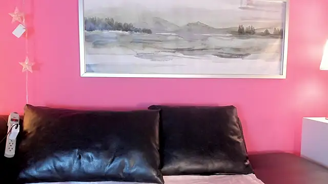 Snapshot of Tiffanysurez_ chatting on November 21, 9:02 pm Tiffanysurez online show from November 21, 9:02 pm