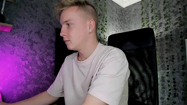 Snapshot of AlexxSweet chatting on November 1, 6:59 am AlexxSweet online show from November 1, 6:59 am