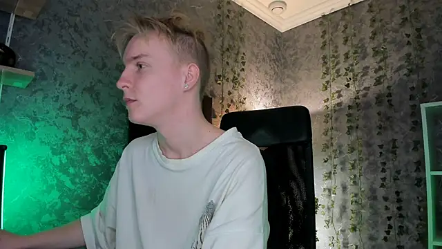 Snapshot of AlexxSweet chatting on November 8, 7:30 am AlexxSweet online show from November 8, 7:30 am