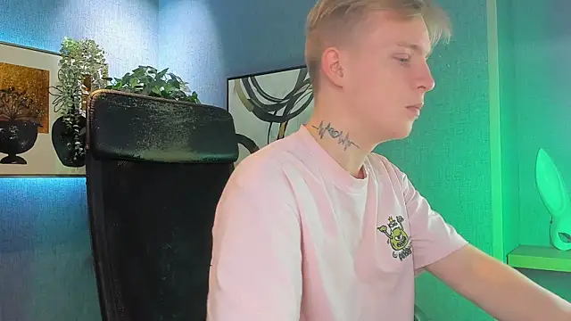 Snapshot of AlexxSweet chatting on November 16, 6:52 am AlexxSweet online show from November 16, 6:52 am