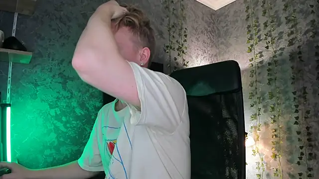 Snapshot of AlexxSweet chatting on November 27, 8:38 am AlexxSweet online show from November 27, 8:38 am