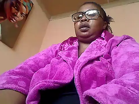 Snapshot of ZOQULUx chatting on December 23, 11:25 am ZOQULUx online show from December 23, 11:25 am