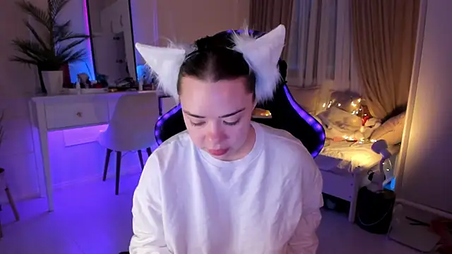 VixenMia online show from February 22, 3:45 am