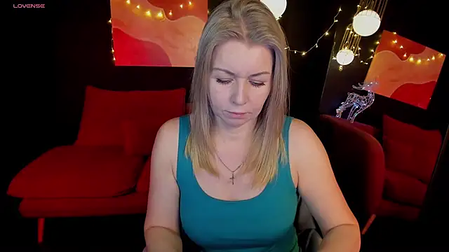 Snapshot of Annie_Light chatting on December 28, 5:44 am Annie Light online show from December 28, 5:44 am