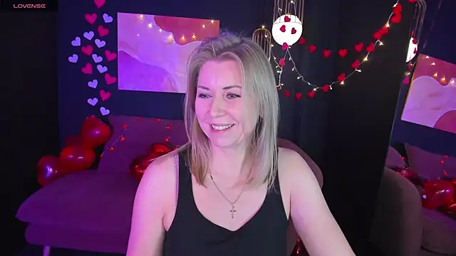 Snapshot of Annie_Light chatting on February 15, 12:11 pm Annie Light online show from February 15, 12:11 pm